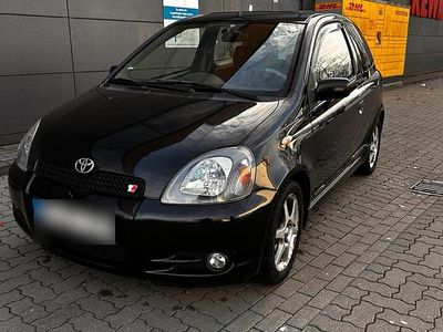 Usata Toyota Yaris 110 CV (80 kW) 2001 Nero Utilitaria