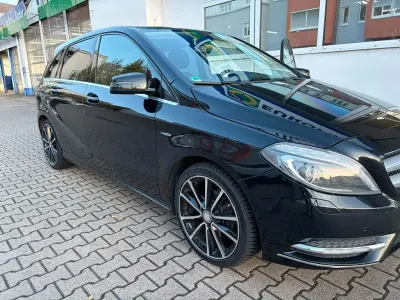 Gebraucht Mercedes B200 136 PS (100 kW) 2012 Schwarz Van / Kleinbus