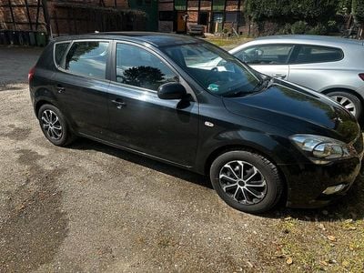Usata Kia Ceed 90 CV (66 kW) 2010 Nero Utilitaria