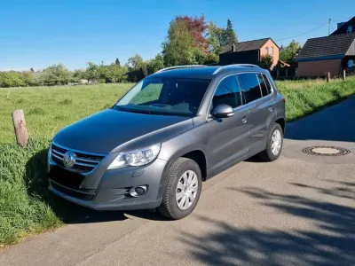 Gebraucht VW Tiguan 140 PS (102 kW) 2011 Grau SUV