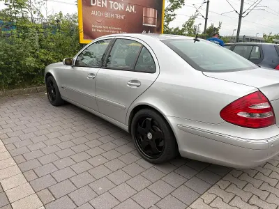 Gebraucht Mercedes E240 177 PS (130 kW) 2004 Silber Limousine