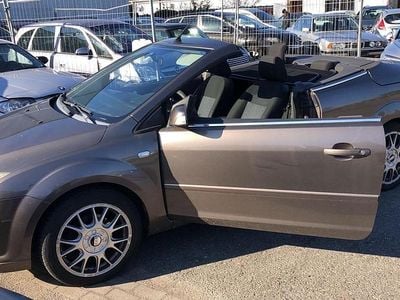 Gebraucht Ford Focus Cabriolet 101 PS (74 kW) 2007 Braun Cabrio