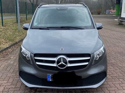 Mercedes V220