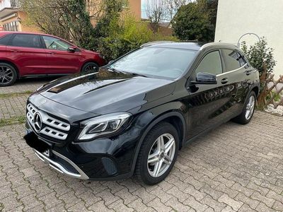Mercedes GLA220