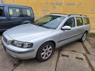 Second-hand Volvo V70 140 CP (102 kW) 2002 Gri Break