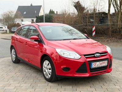 Gebraucht Ford Focus 105 PS (77 kW) 2011 Rot Limousine