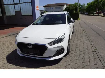 Gebraucht Hyundai i30 YES! 116 PS (85 kW) 2019 Weiß Limousine