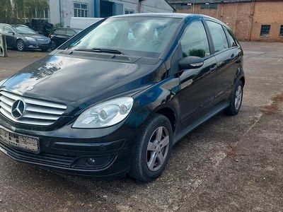 Schwarz Gebraucht 2005 Mercedes B170 Van / Kleinbus | 2.200 € (Fairer Preis)