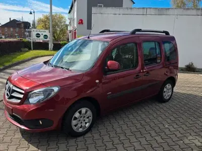 Gebraucht Mercedes Citan 111 110 PS (80 kW) 2015 Rot Van / Kleinbus