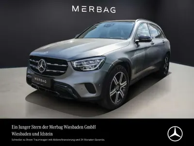 Gebraucht Mercedes GLC300 Night 245 PS (180 kW) 2022 Manufaktur monza grau magno Coupé