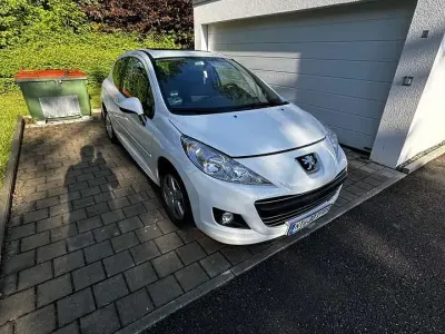 Gebraucht Peugeot 207 Premium 120 PS (88 kW) 2010 Limousine
