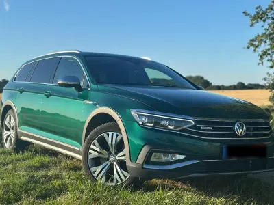 Gebraucht VW Passat 239 PS (175 kW) 2020 Grün Kombi