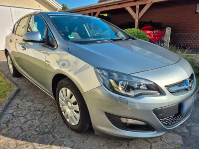Gebraucht Opel Astra Energy 140 PS (102 kW) 2014 Silber Limousine