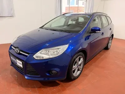 Gebraucht Ford Focus Trend 105 PS (77 kW) 2014 Blau Limousine
