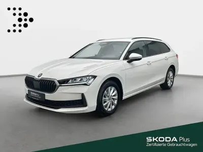 Gebraucht Skoda Superb Essence 150 PS (110 kW) 2025 Purity weiss Kombi