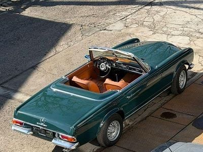 Gebraucht Mercedes 230 150 PS (110 kW) 1966 Grün Cabrio