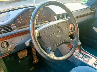 Gebraucht Mercedes E200 136 PS (100 kW) 1995 Weiß Limousine