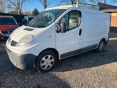 Weiß Gebraucht 2011 Renault Traffic Kombi | 2.999 €