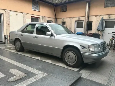 Second-hand Mercedes E250 1994 Argintiu Berlinǎ