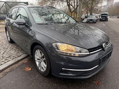 Gebraucht VW Golf VII Comfortline 116 PS (85 kW) 2019 Grau Kombi