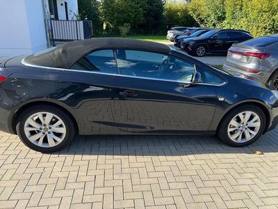 Usado Opel Cascada Innovation 140 HP (102 kW) 2014 Cabrios