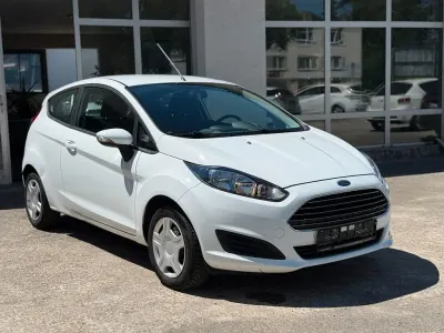 Gebraucht Ford Fiesta Trend 60 PS (44 kW) 2013 Weiß Kleinwagen