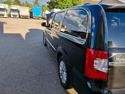 Gebraucht Lancia Voyager 178 PS (130 kW) 2013 Schwarz Van / Kleinbus