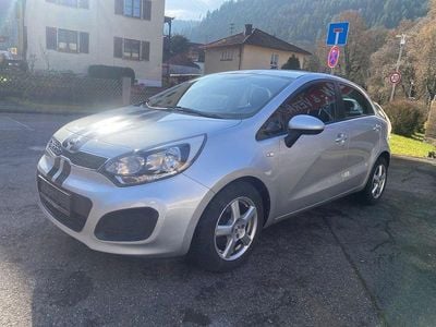 Gebraucht Kia Rio Edition 7 109 PS (80 kW) 2014 Silber Limousine