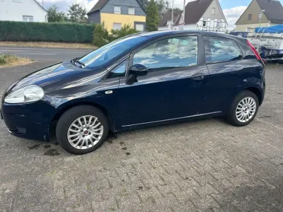 Gebraucht Fiat Punto Active 65 PS (47 kW) 2009 Blau Kleinwagen