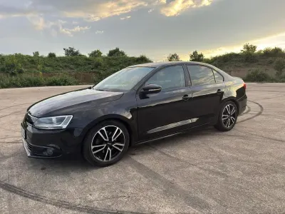 Gebraucht VW Jetta Highline 140 PS (102 kW) 2012 Schwarz Limousine