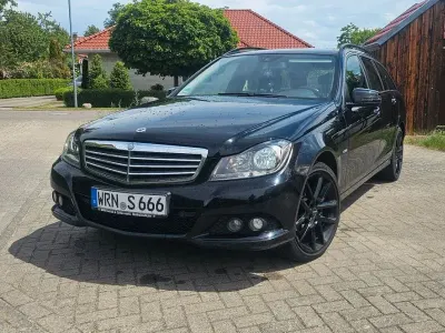 Gebraucht Mercedes C200 Avantgarde 140 PS (102 kW) 2011 Schwarz Limousine