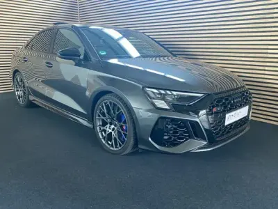 Gebraucht Audi RS3 Performance 407 PS (299 kW) 2023 Grau (daytonagrau perleffekt) Limousine
