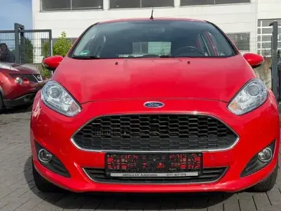 Gebraucht Ford Fiesta Trend 101 PS (74 kW) 2017 Rot Kleinwagen