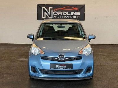 Gebraucht Toyota Verso-S Life 99 PS (72 kW) 2012 Blau Van / Kleinbus