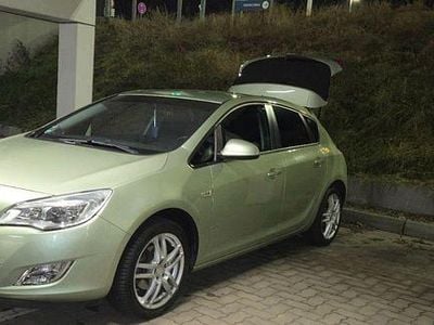Second-hand Opel Astra Edition 87 CP (63 kW) 2010 Verde Berlinǎ