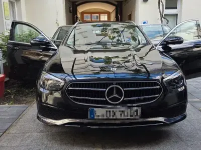 Gebraucht Mercedes E300 194 PS (142 kW) 2022 Schwarz Limousine