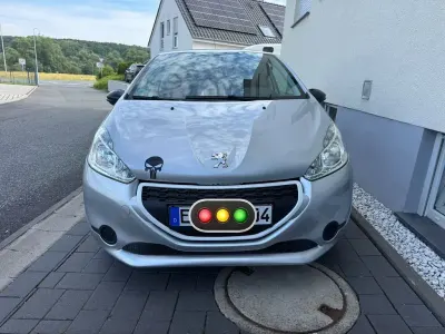 Gebraucht Peugeot 208 68 PS (50 kW) 2015 Grau Kleinwagen
