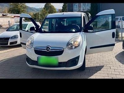 Gebraucht Opel Combo Edition 95 PS (69 kW) 2014 Weiß Van / Kleinbus