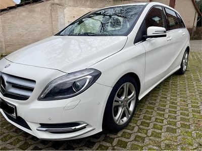 Gebraucht Mercedes B200 156 PS (114 kW) 2014 Weiß Van / Kleinbus