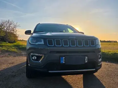 Gebraucht Jeep Compass Limited 150 PS (110 kW) 2021 Andere farben SUV