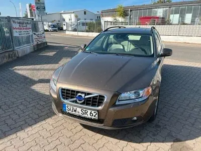 Gebraucht Volvo V70 Pro 241 PS (177 kW) 2012 Braun metallic Kombi