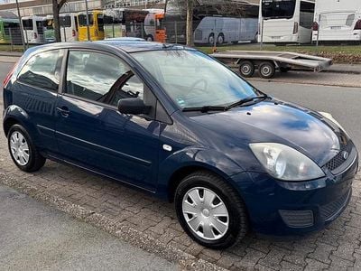 Gebraucht Ford Fiesta Basis 60 PS (44 kW) 2008 Blau Kleinwagen