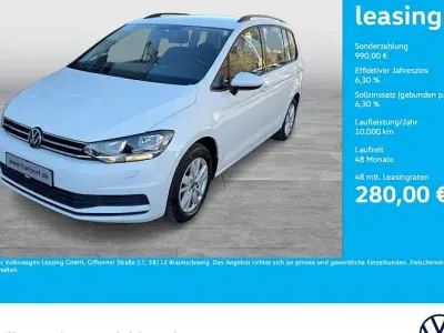 Gebraucht VW Touran Comfortline 150 PS (110 kW) 2022 Weiß Van / Kleinbus