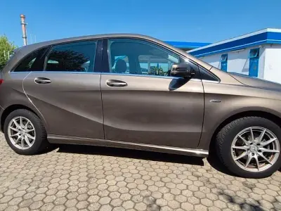 Gebraucht Mercedes B180 122 PS (89 kW) 2012 Grau Kleinwagen