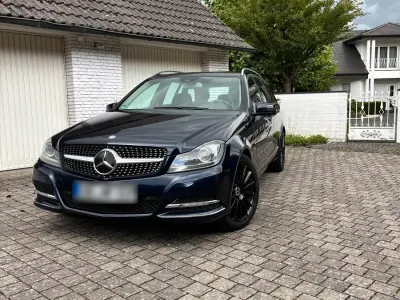 Gebraucht Mercedes 220 170 PS (125 kW) 2011 Blau Kombi