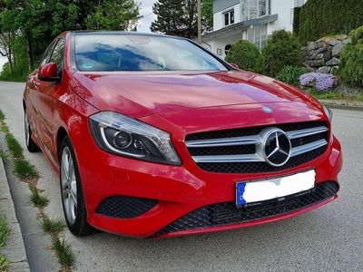 Gebraucht Mercedes A180 109 PS (80 kW) 2013 Rot Limousine