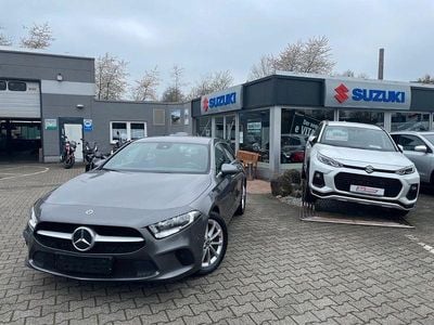 Używany Mercedes A180 136 KM (100 kW) 2021 Szary Sedan/Limuzyna