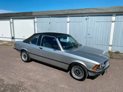 Gebraucht BMW 323 143 PS (105 kW) 1983 Silber Cabrio