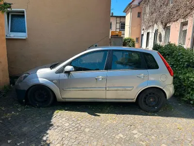 Gebraucht Ford Fiesta 80 PS (58 kW) 2008 Silber Kleinwagen