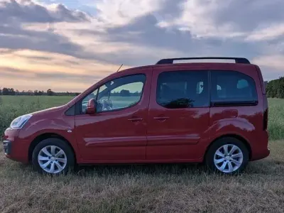 Gebraucht Peugeot Partner Tepee Allure 120 PS (88 kW) 2015 Rot Van / Kleinbus